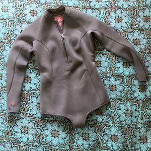 BILLABONG women's spring suit size8 surfed in once